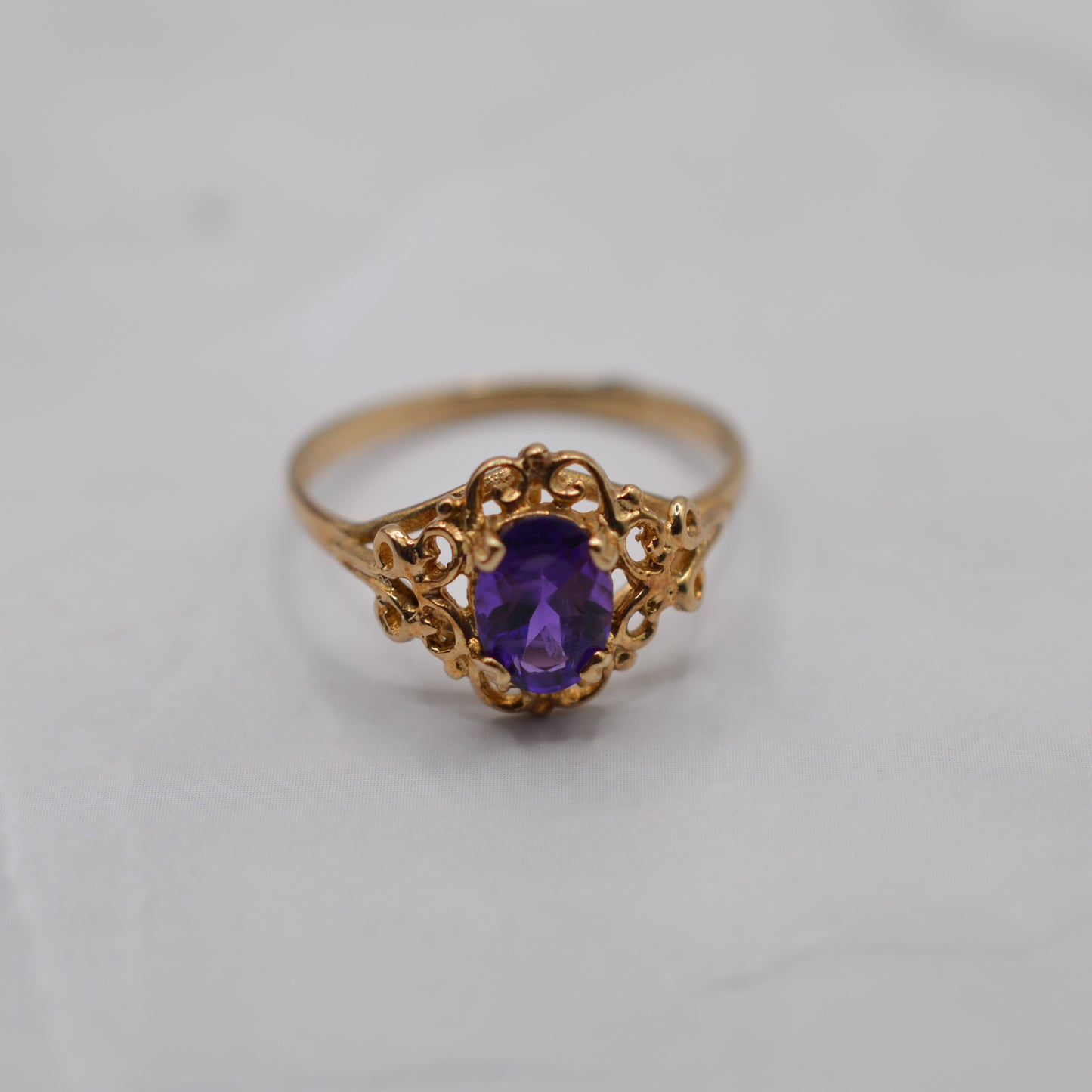 9ct Gold Amethyst Ring with Swirl Border