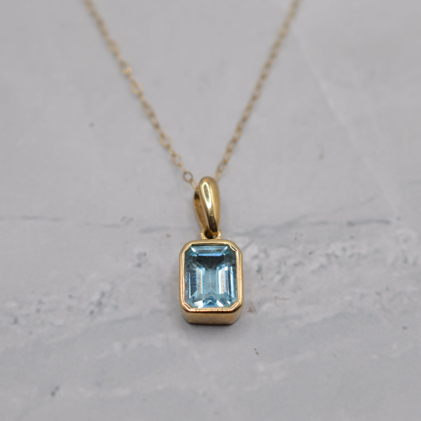 9ct Gold Bezel-Set Topaz Pendant Necklace (18”)