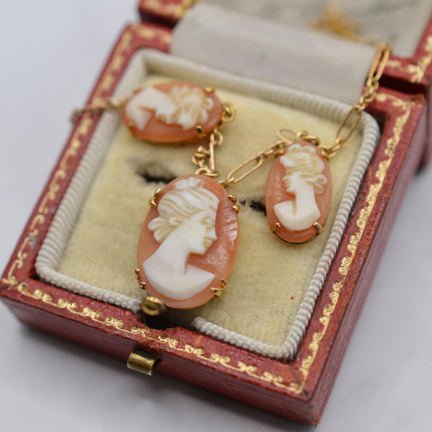 1980s Vintage 9ct Gold Triple Cameo Figaro Necklace