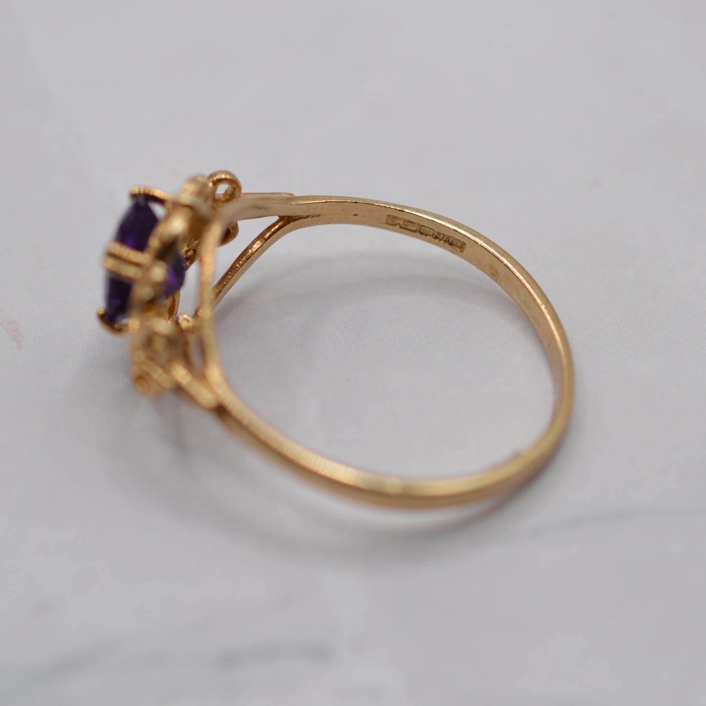 9ct Gold Amethyst Ring with Swirl Border