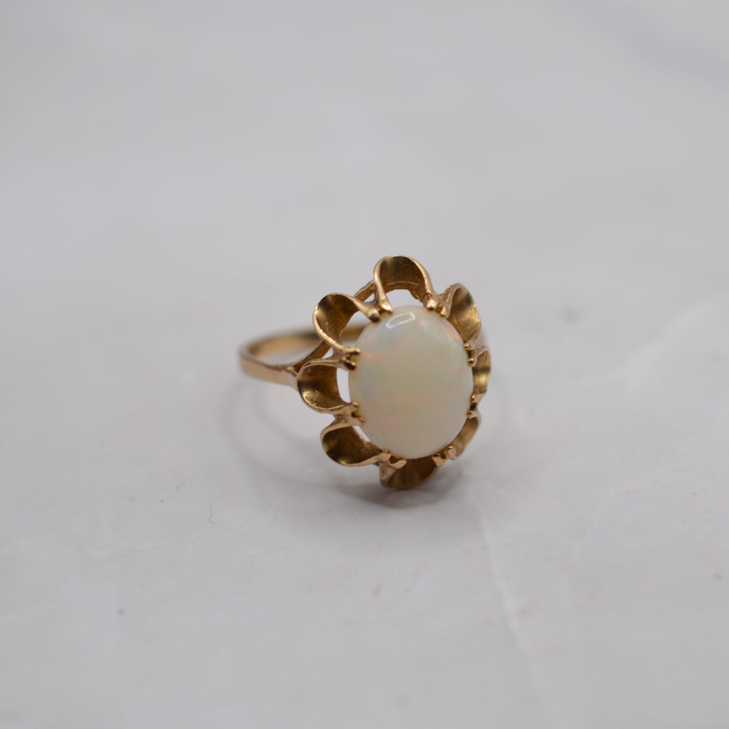 Chunky 1990s 9ct Gold Opal Solitaire Ring