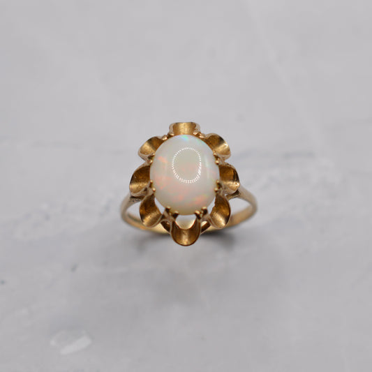 Chunky 1990s 9ct Gold Opal Solitaire Ring