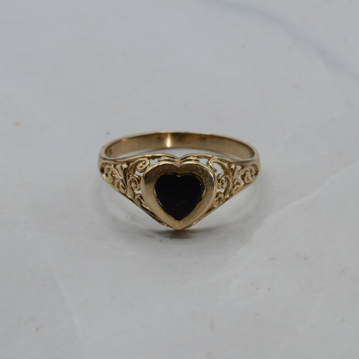 9ct Gold Onyx Heart Ring