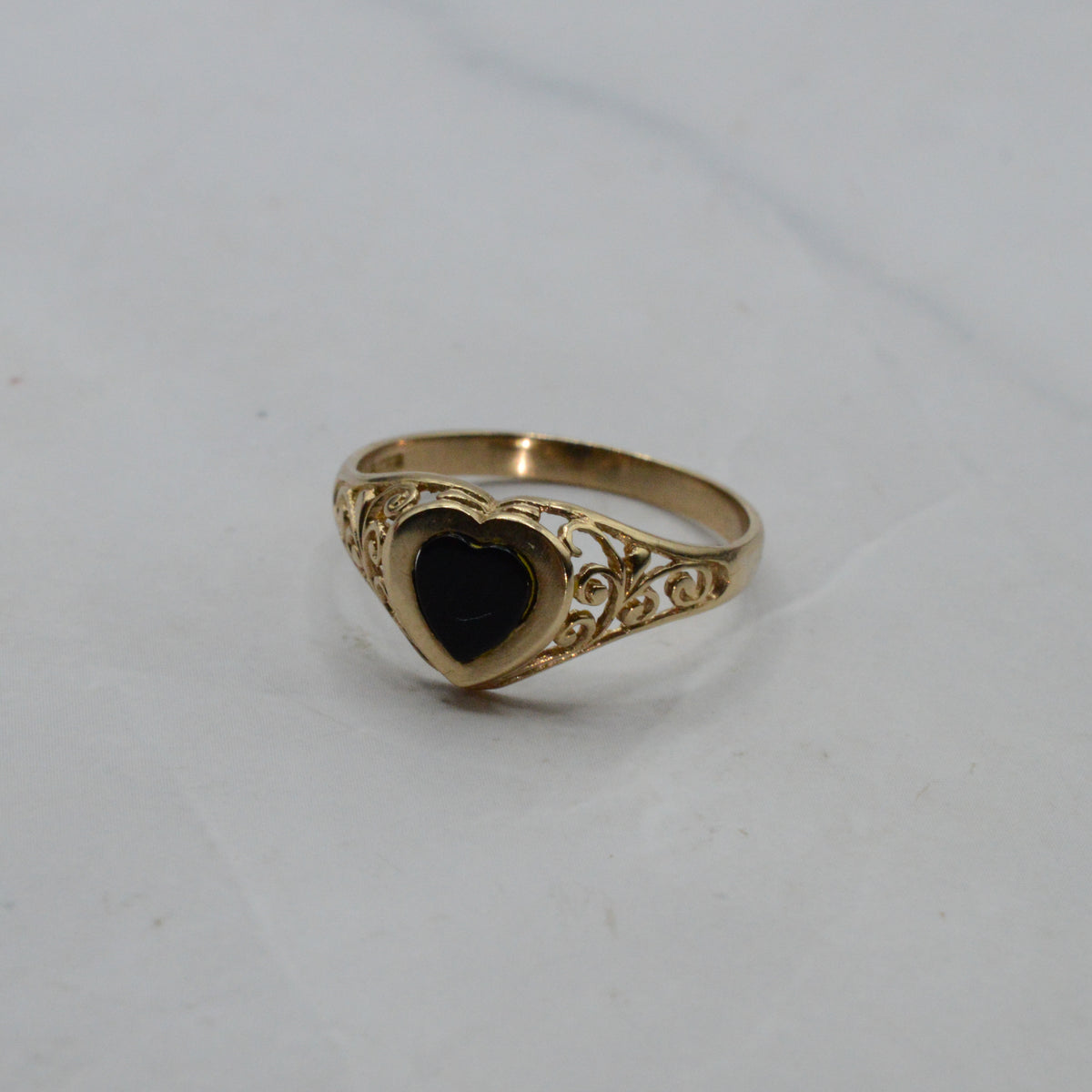 9ct Gold Onyx Heart Ring