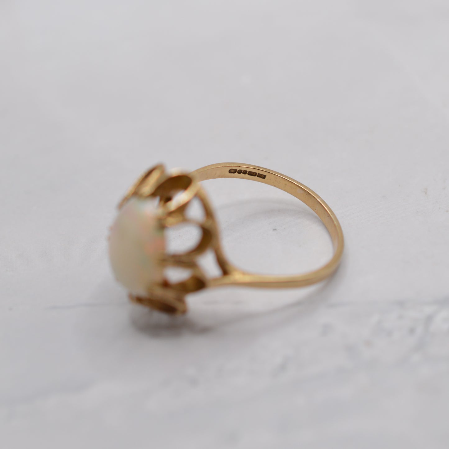 Chunky 1990s 9ct Gold Opal Solitaire Ring