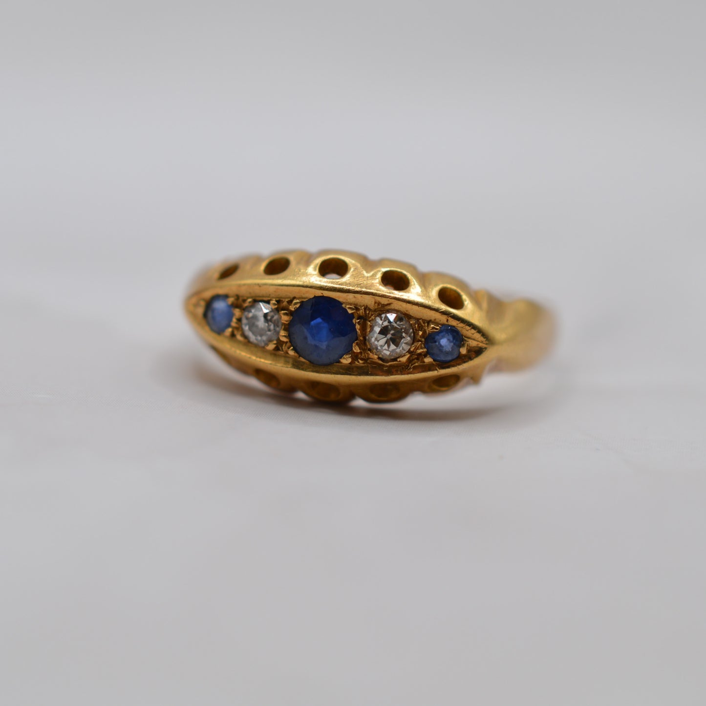 Antique 1915 18ct Gold Sapphire & Diamond Ring