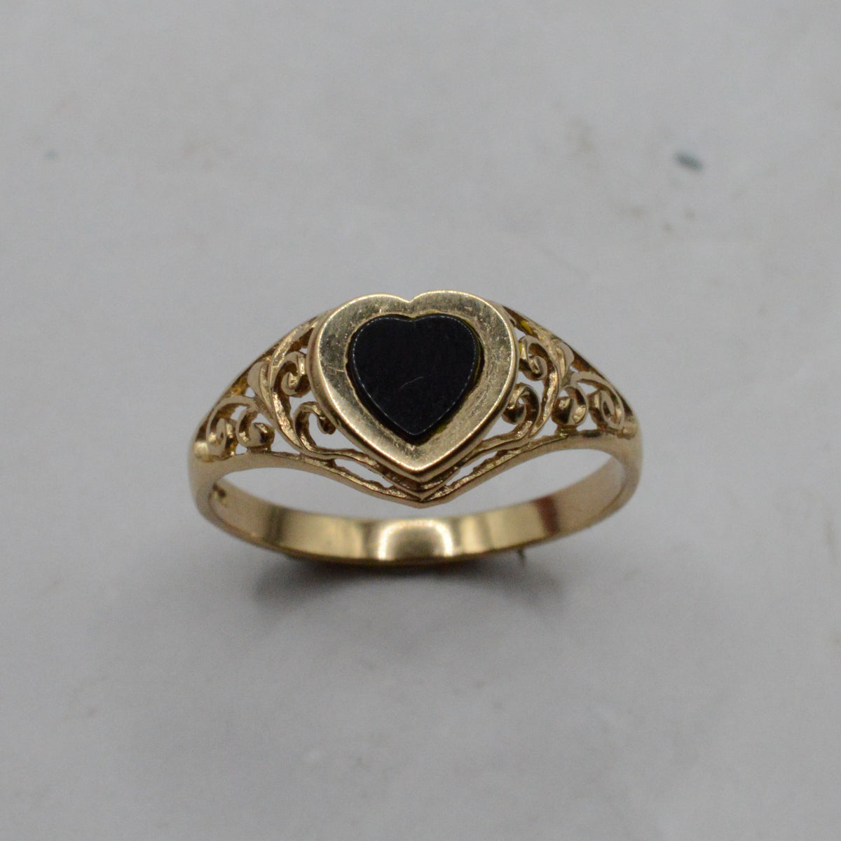 9ct Gold Onyx Heart Ring