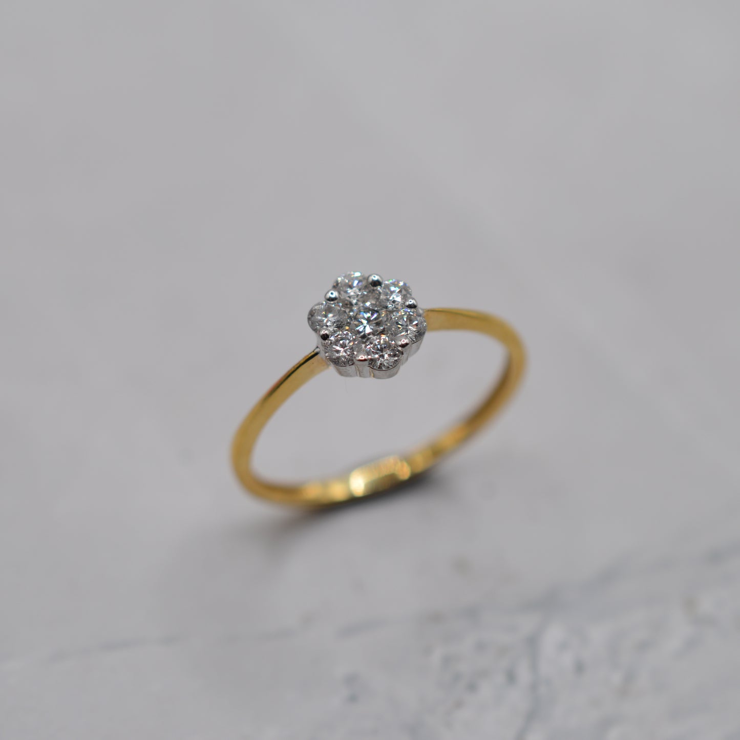 18ct Gold 0.30ct Diamond Daisy Cluster Ring