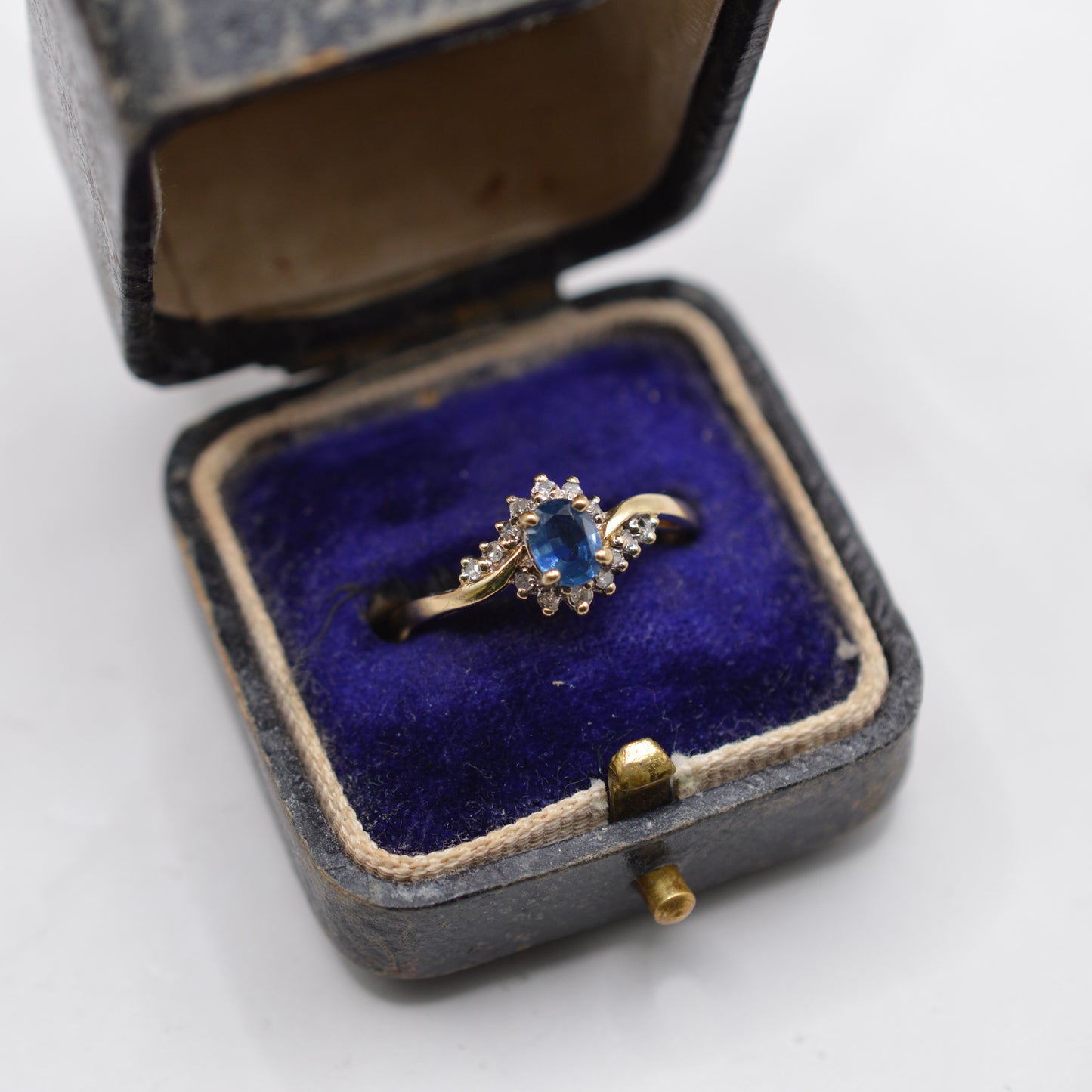 9ct Gold Sapphire & Diamond Cluster Crossover Ring