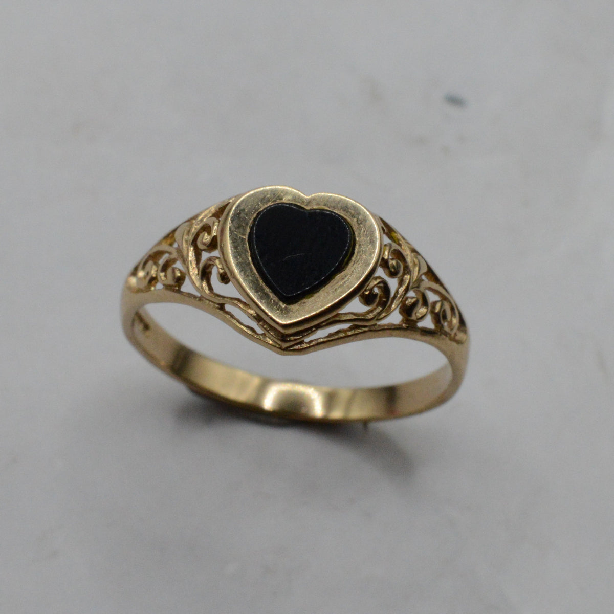 9ct Gold Onyx Heart Ring