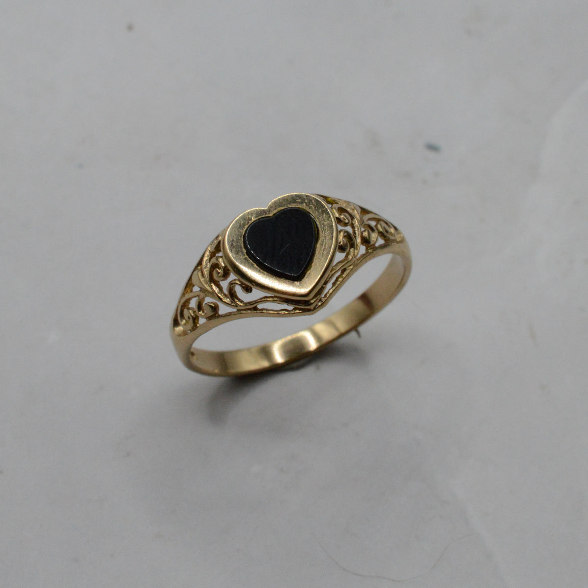 9ct Gold Onyx Heart Ring