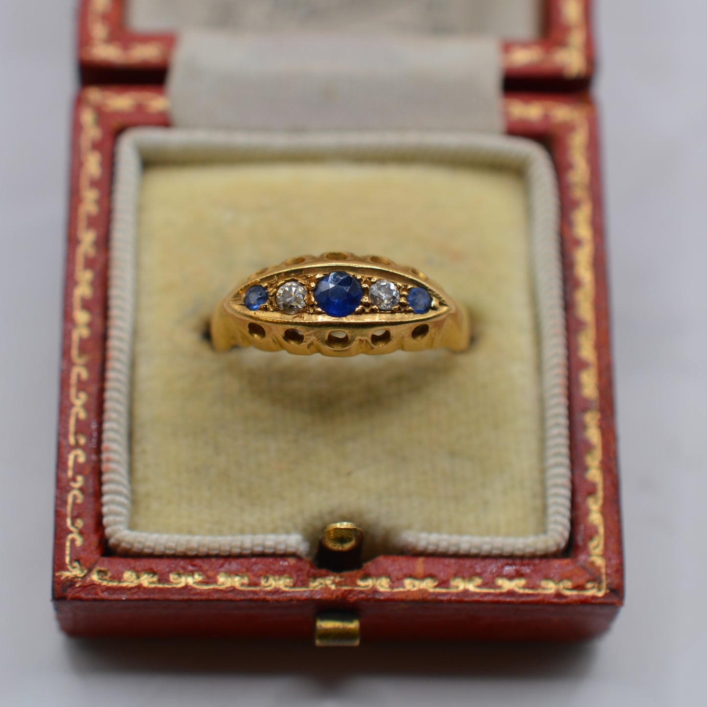 Antique 1915 18ct Gold Sapphire & Diamond Ring