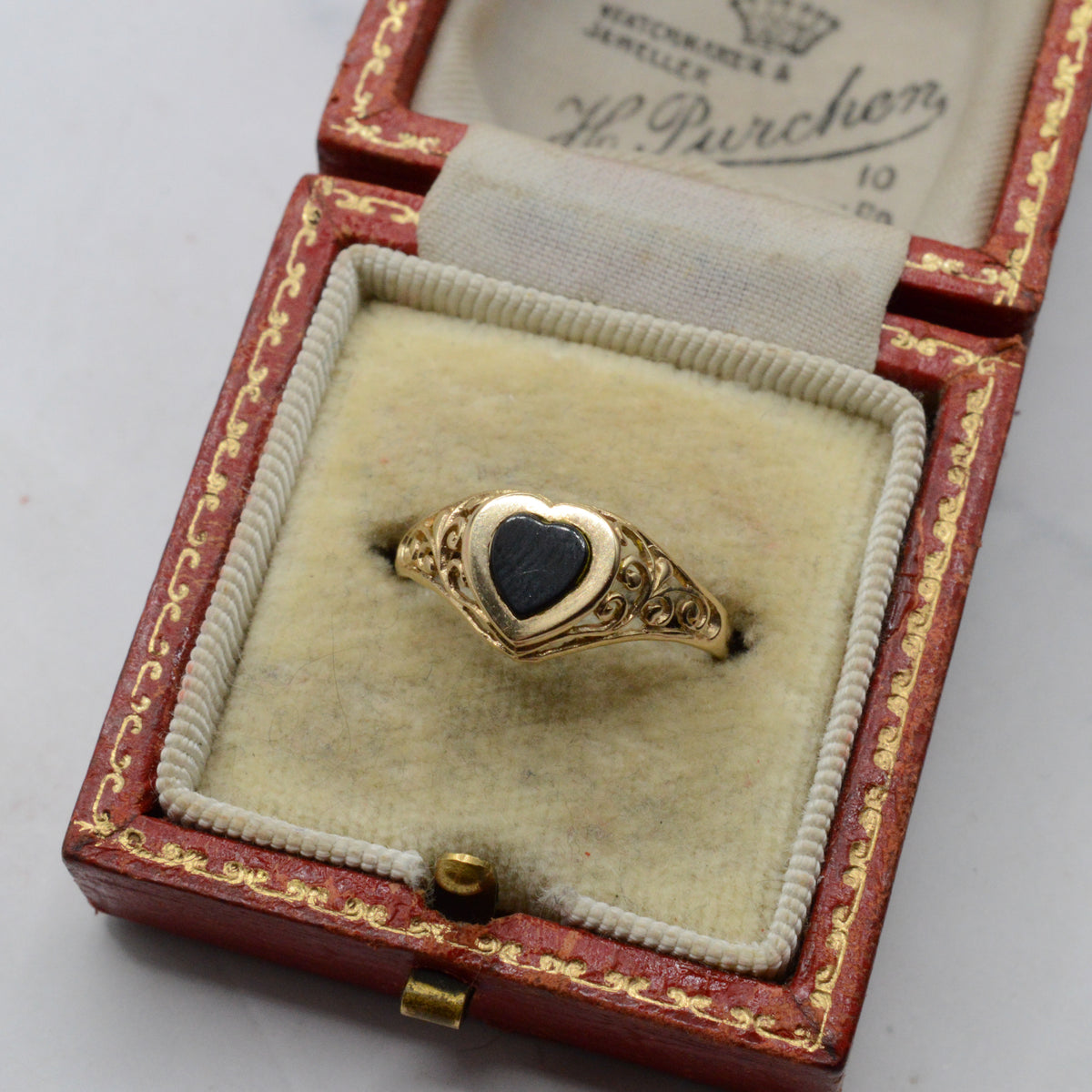 9ct Gold Onyx Heart Ring