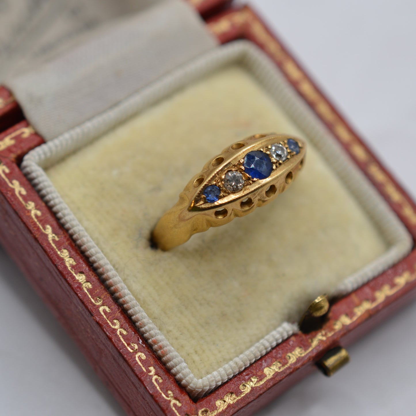 Antique 1915 18ct Gold Sapphire & Diamond Ring
