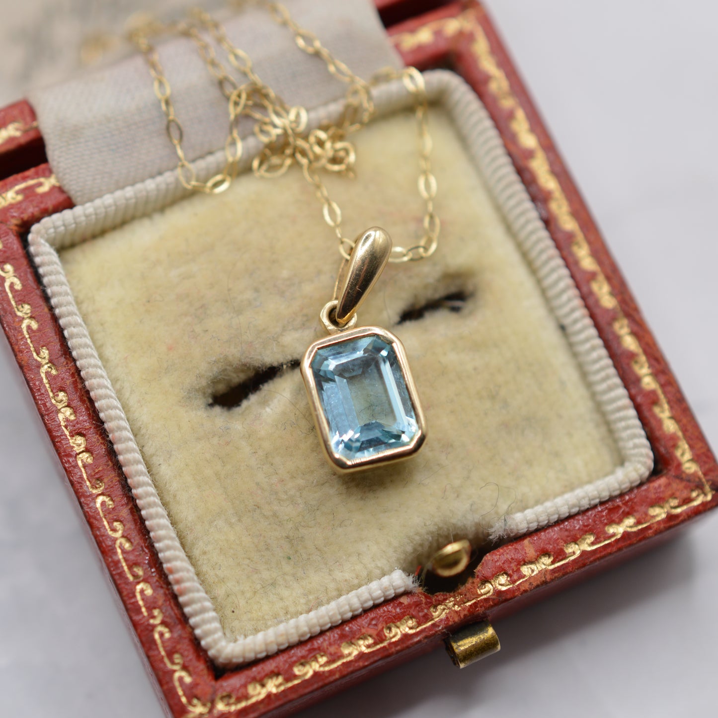 9ct Gold Bezel-Set Topaz Pendant Necklace (18”)