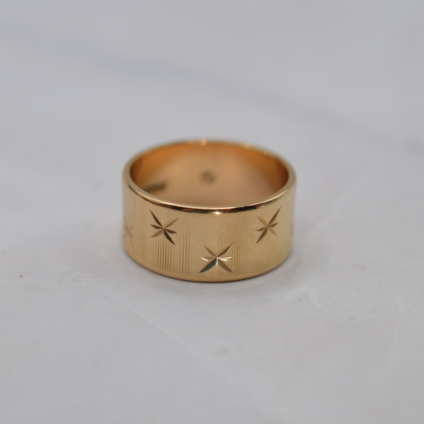 Mega Chunky 1960s Vintage 9ct Gold Star-Engraved Band Ring