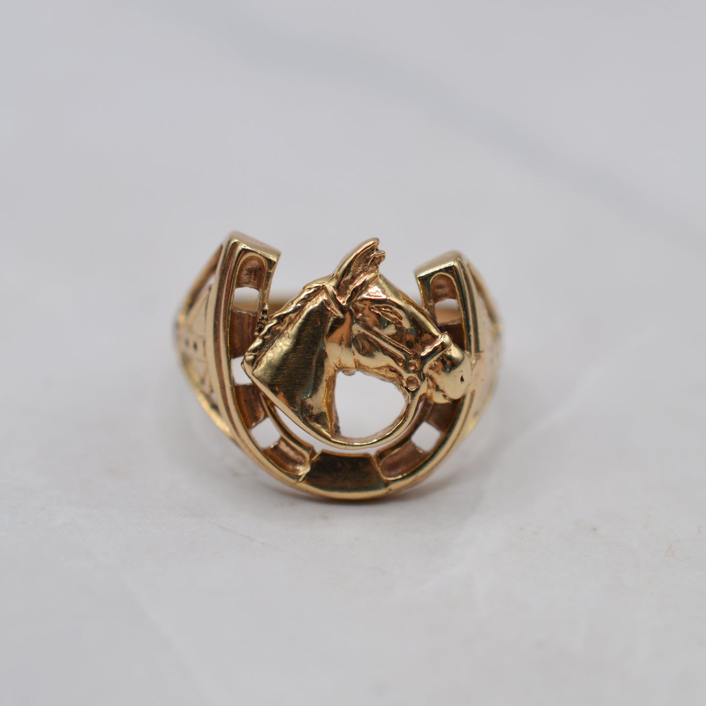 9ct Gold Horse & Horseshoe Equestrian Ring
