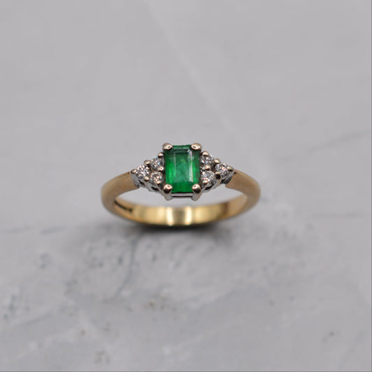 Y2K 9ct Gold Emerald & Diamond Ring