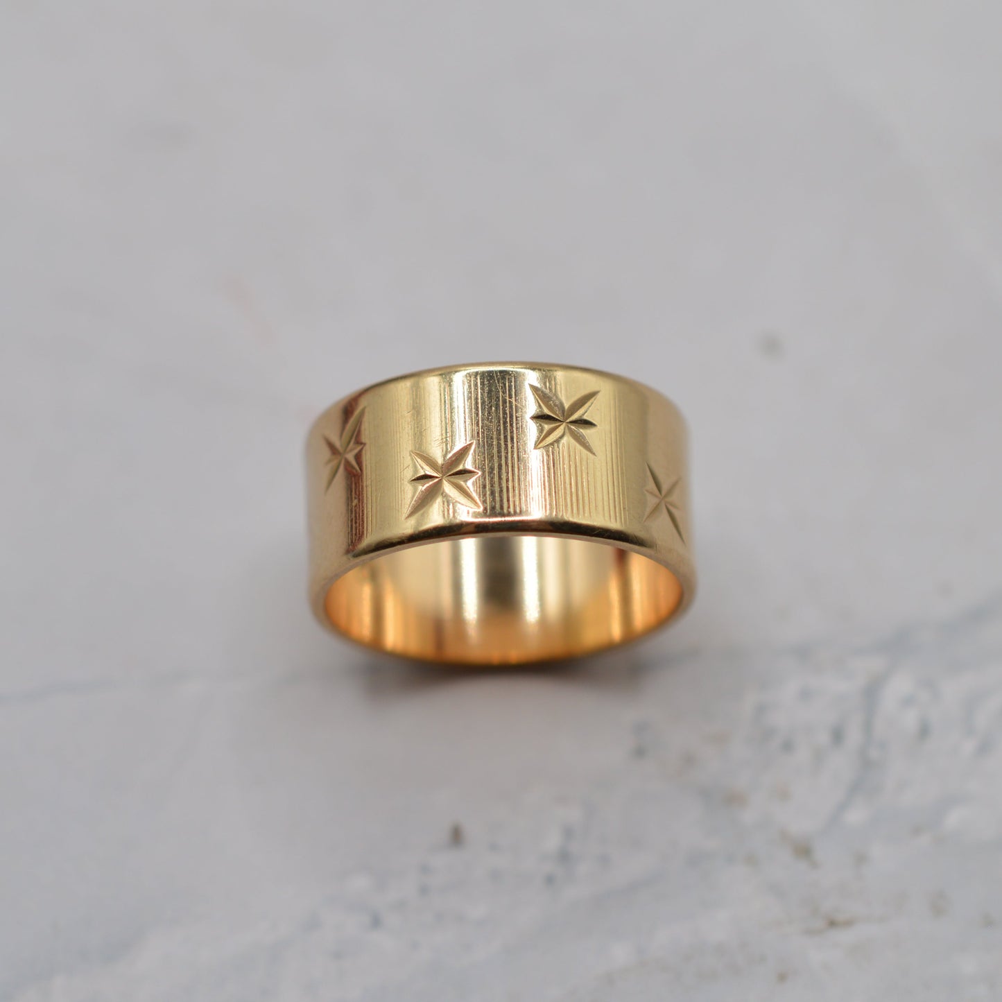 Mega Chunky 1960s Vintage 9ct Gold Star-Engraved Band Ring