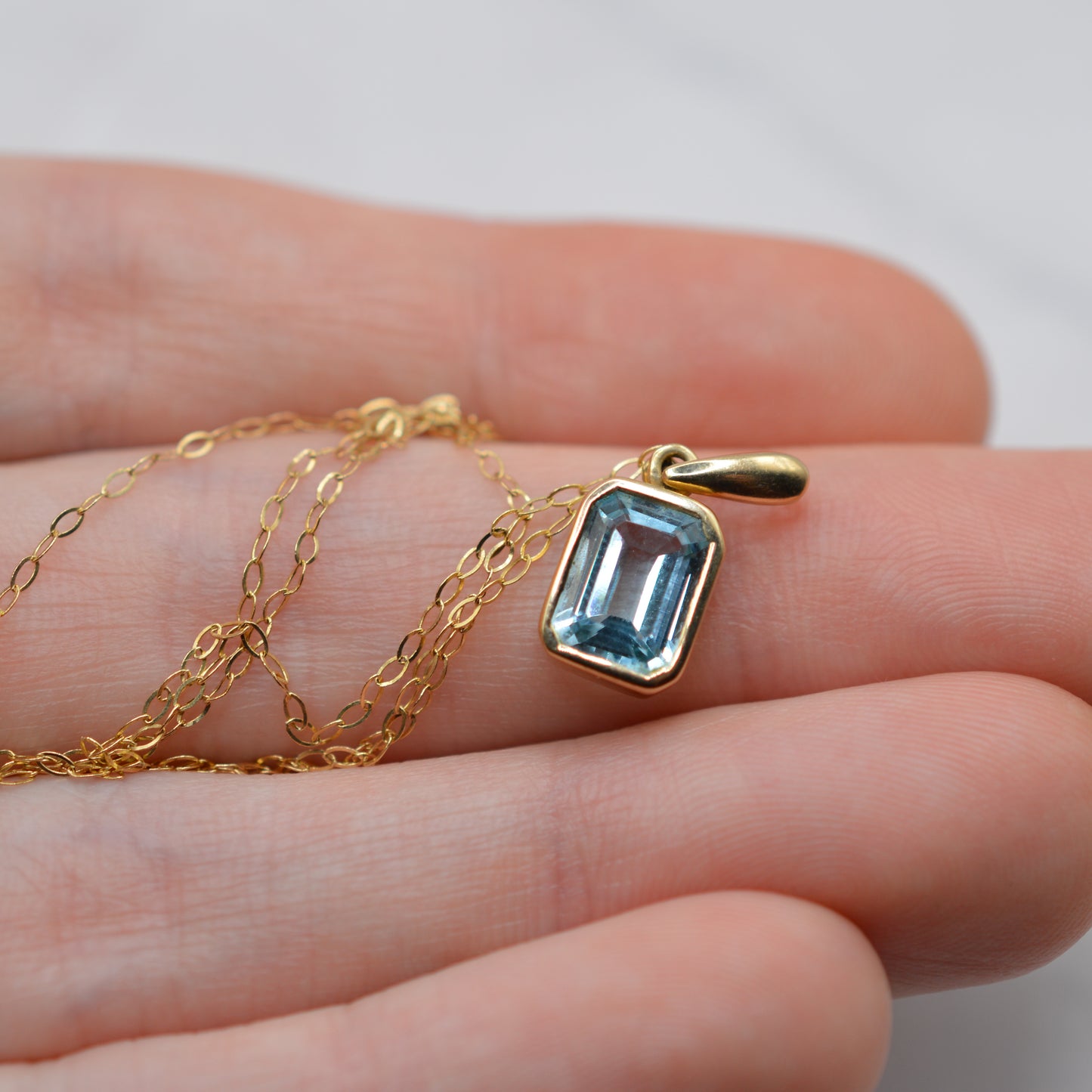 9ct Gold Bezel-Set Topaz Pendant Necklace (18”)