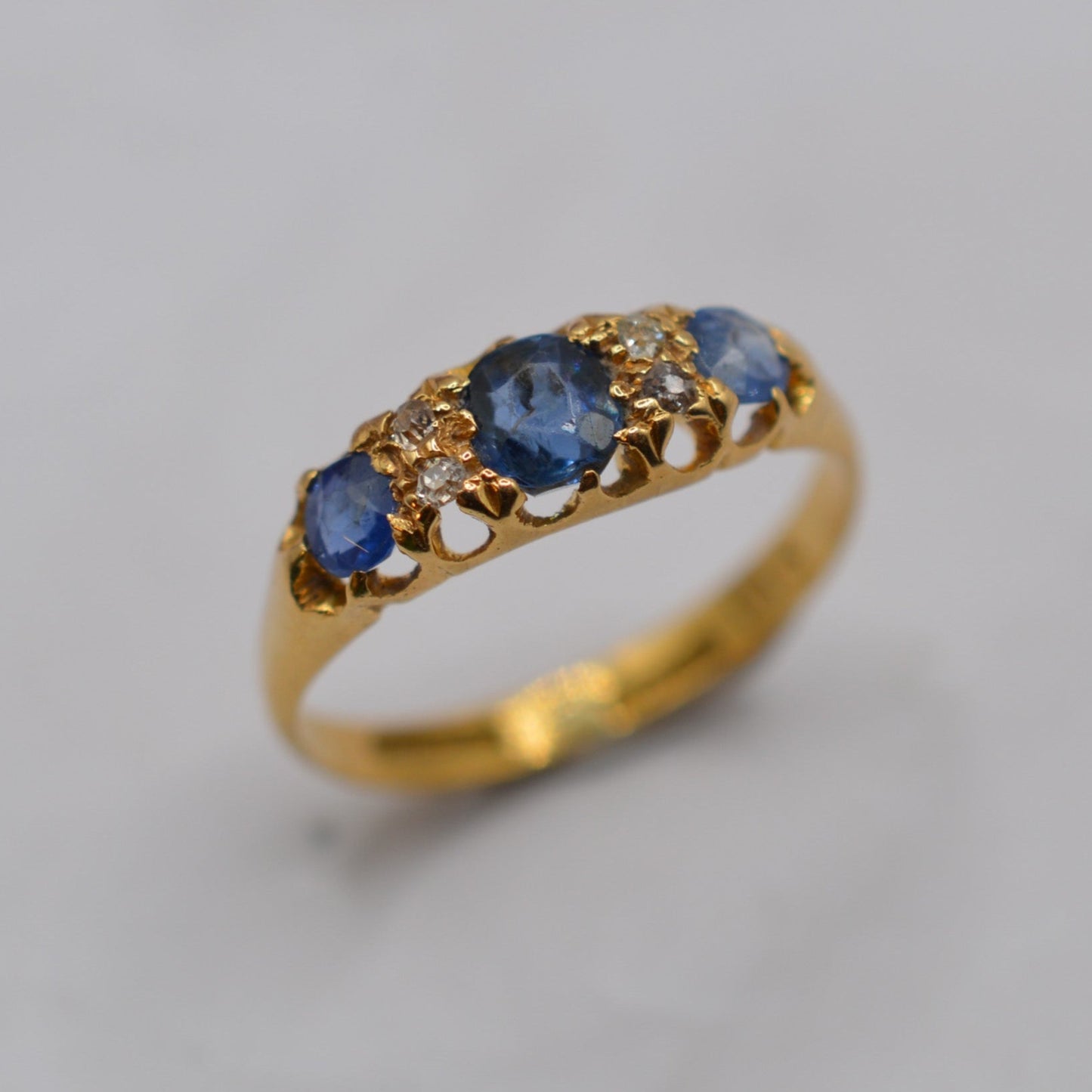 Antique Edwardian 18ct Gold Sapphire & Diamond Ring
