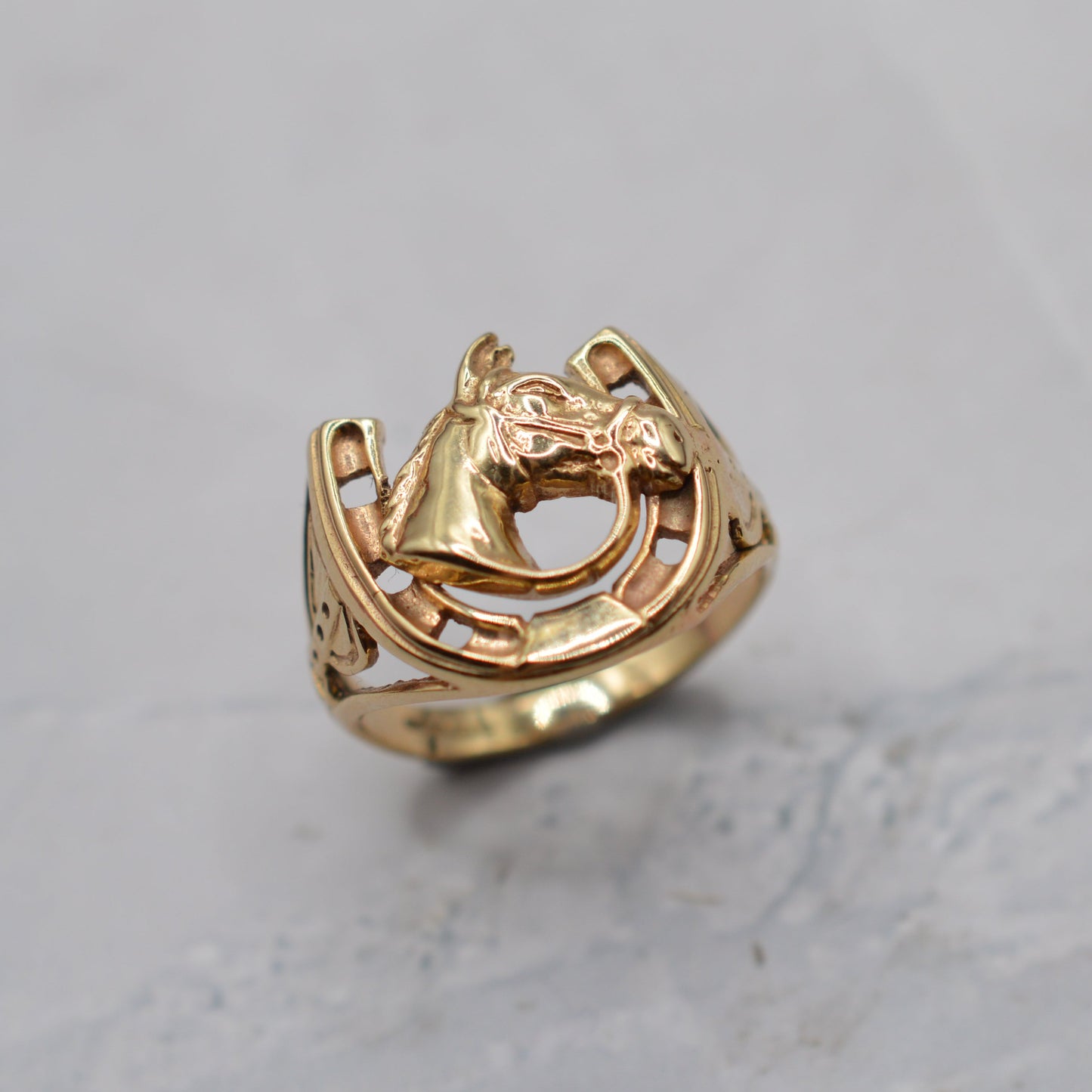 9ct Gold Horse & Horseshoe Equestrian Ring
