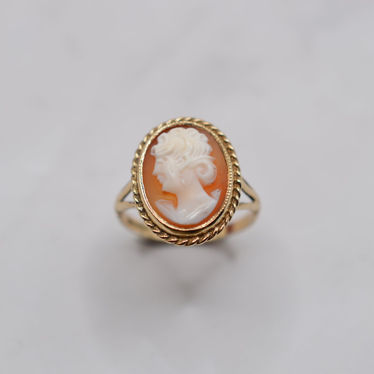 1980s 9ct Gold Large Cameo Ring with Rope-Twist Border