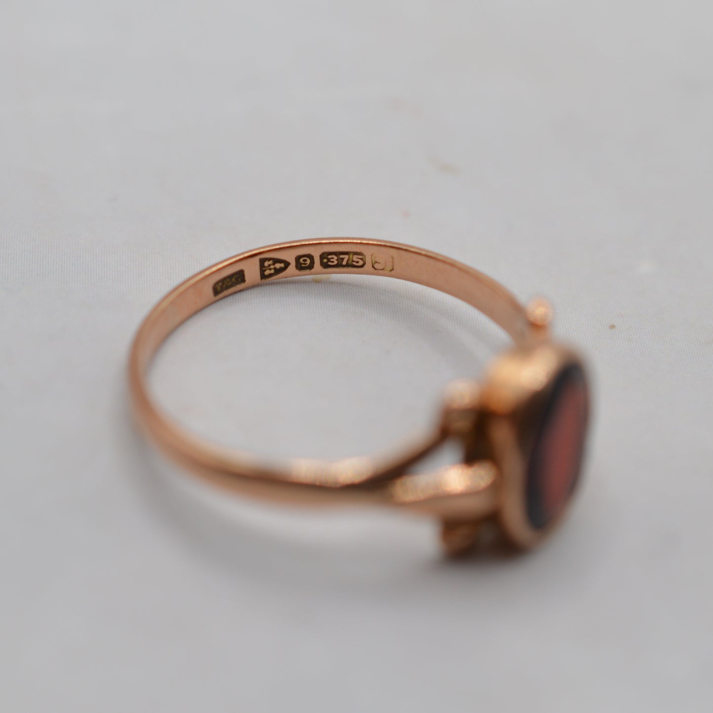 Art Nouveau Antique 9ct Gold Garnet Ring