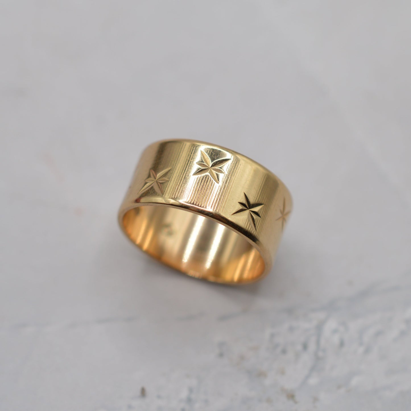 Mega Chunky 1960s Vintage 9ct Gold Star-Engraved Band Ring