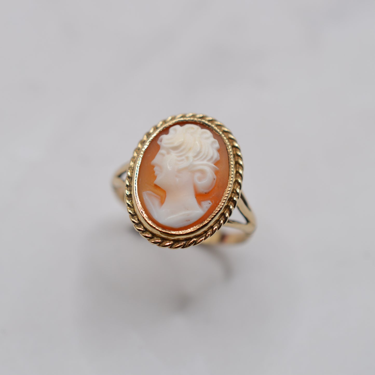 1980s 9ct Gold Large Cameo Ring with Rope-Twist Border