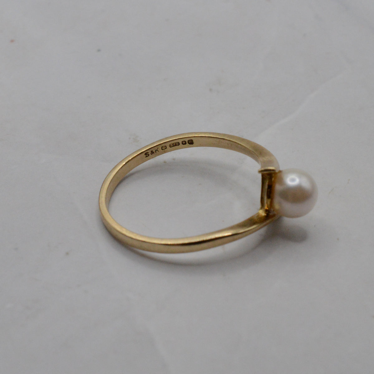 1980s 9ct Gold Pearl Bypass Ring