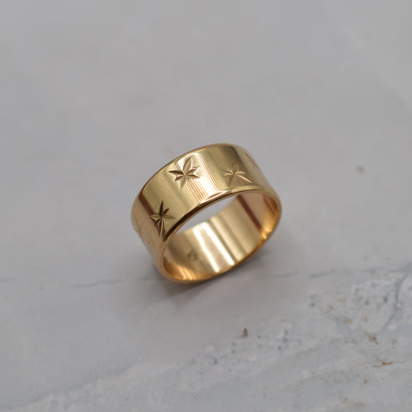Mega Chunky 1960s Vintage 9ct Gold Star-Engraved Band Ring