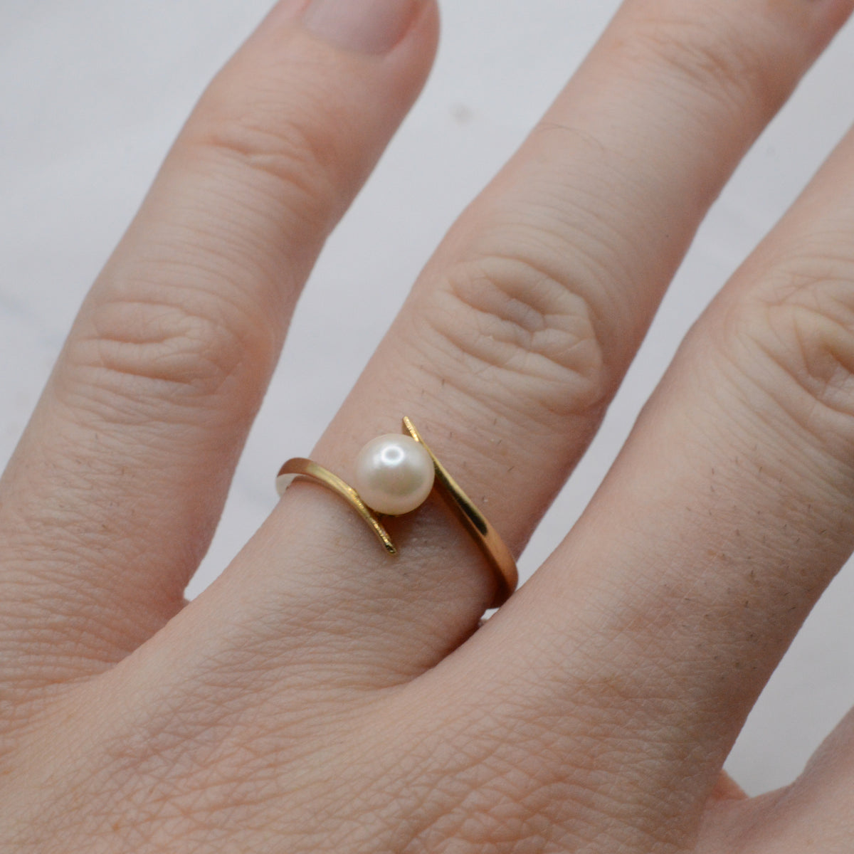 1980s 9ct Gold Pearl Bypass Ring
