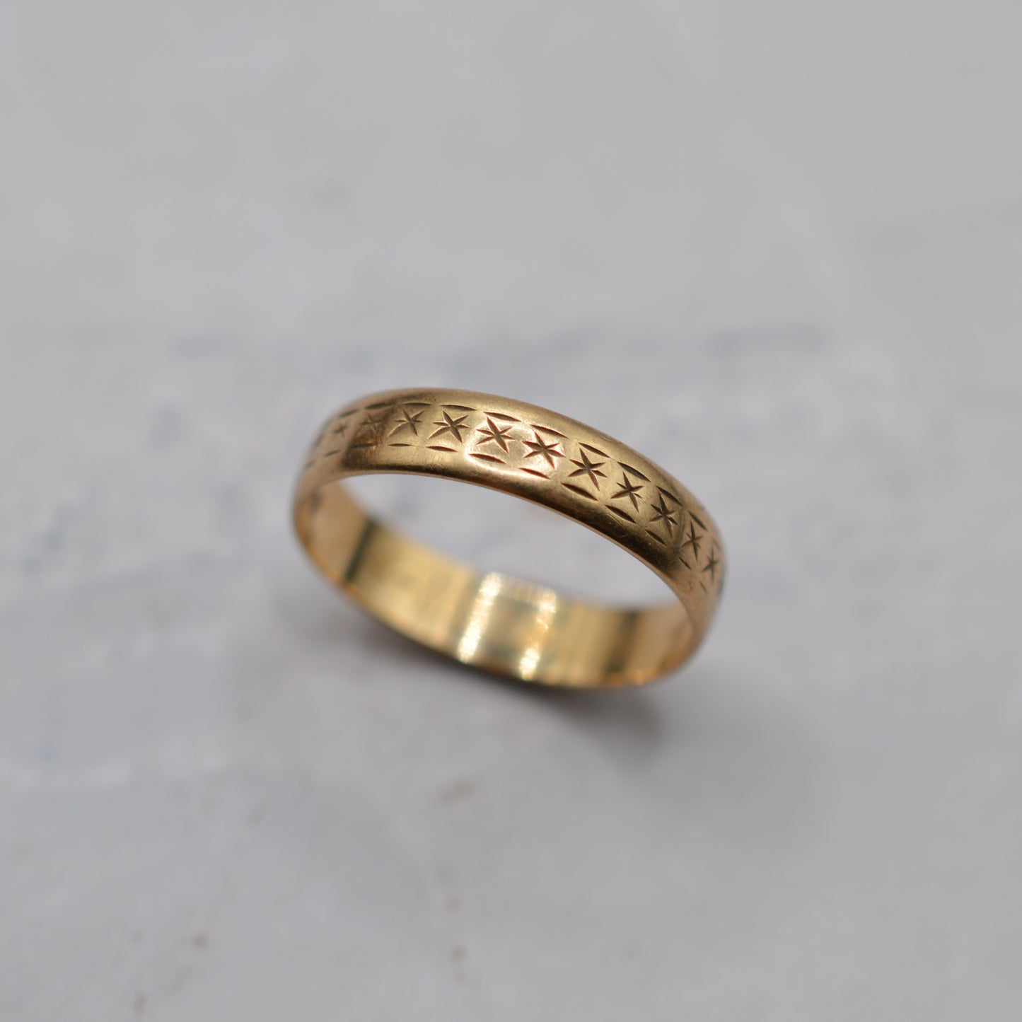 1980s 9ct Gold Star-Engraved Band Ring