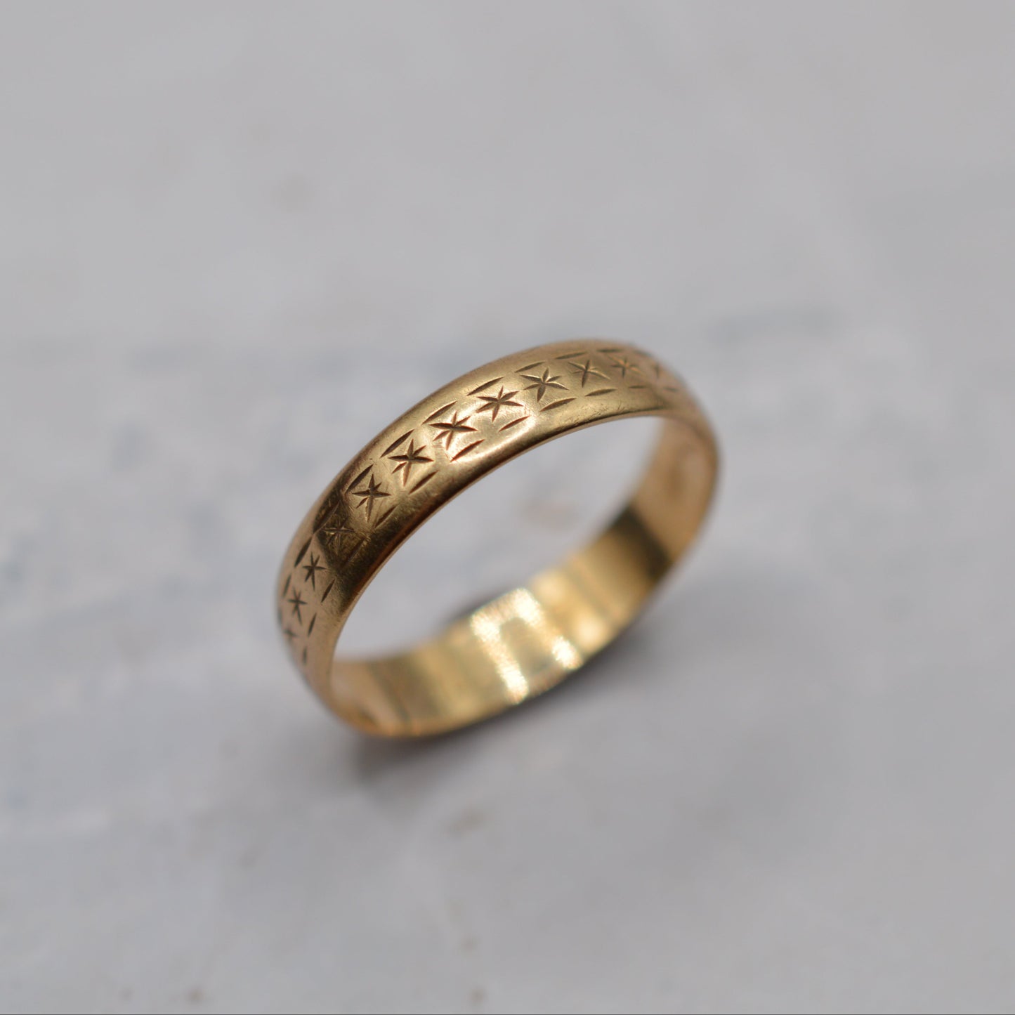 1980s 9ct Gold Star-Engraved Band Ring