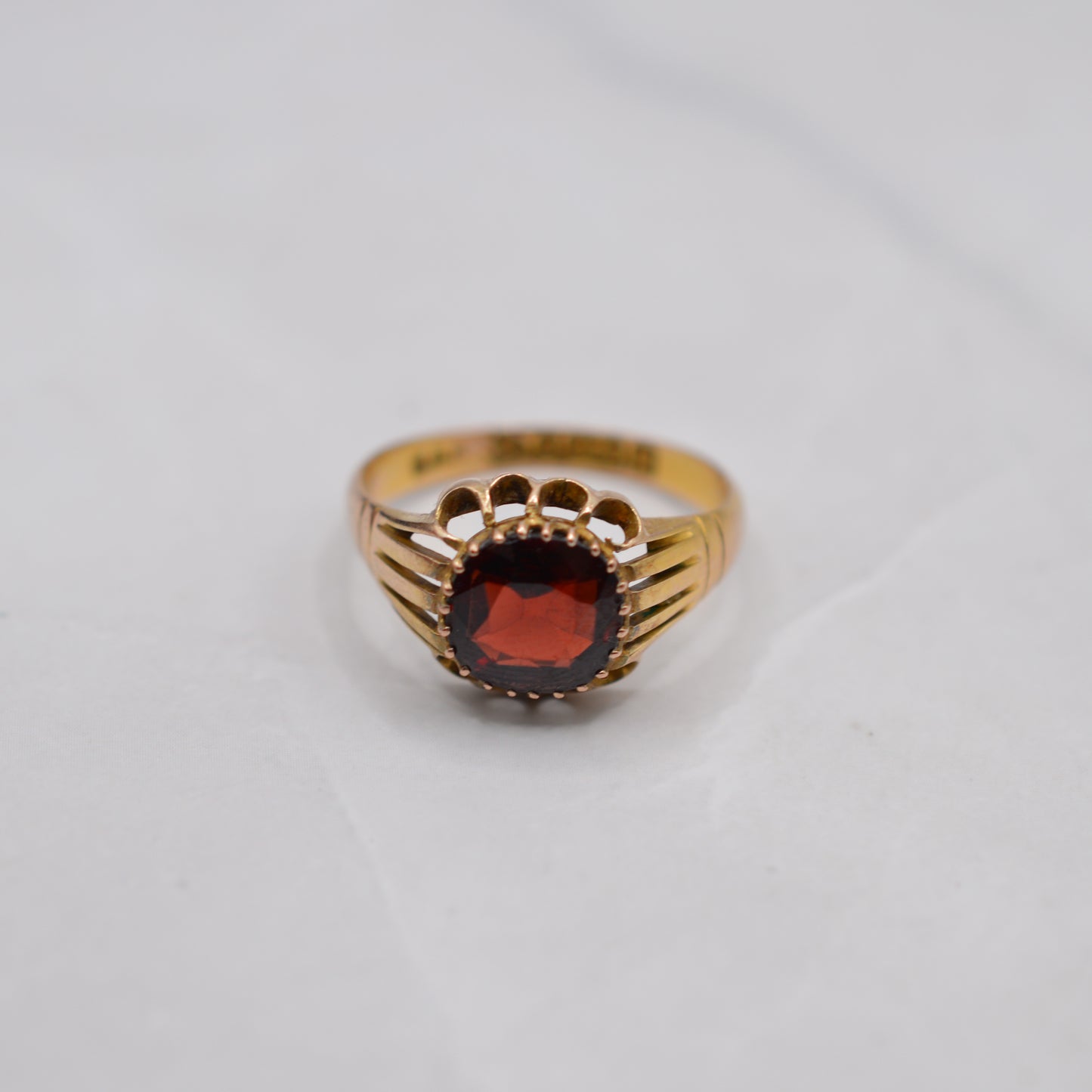 Victorian Antique 9ct Gold Garnet Solitaire Ring