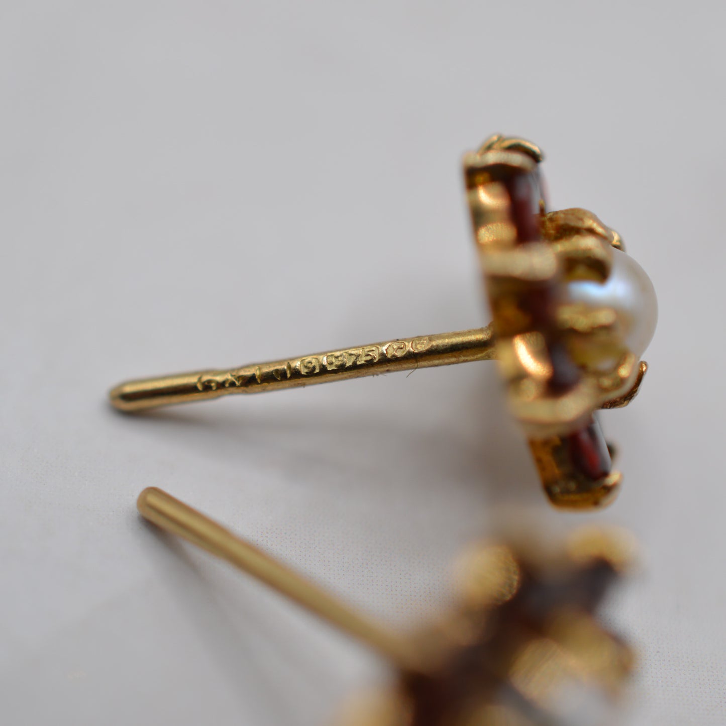 1970s Vintage 9ct Gold Pearl & Garnet Cluster Stud Earrings