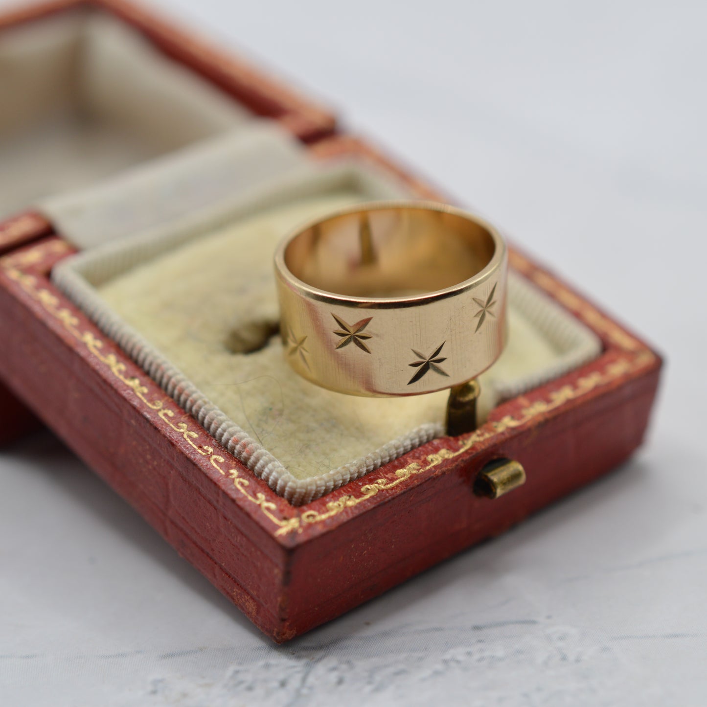 Mega Chunky 1960s Vintage 9ct Gold Star-Engraved Band Ring