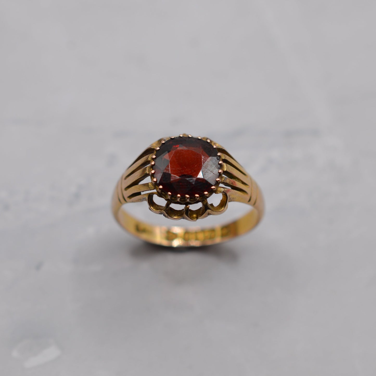 Victorian Antique 9ct Gold Garnet Solitaire Ring