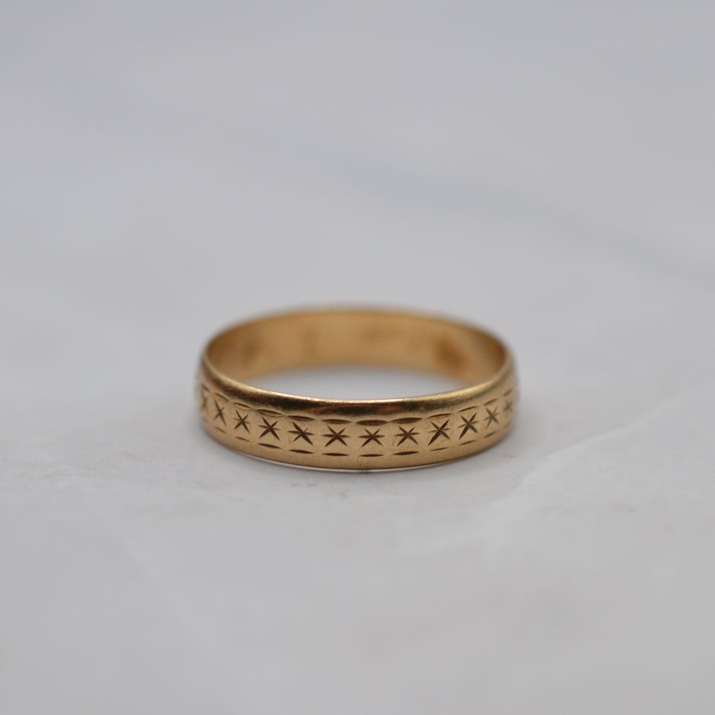 1980s 9ct Gold Star-Engraved Band Ring
