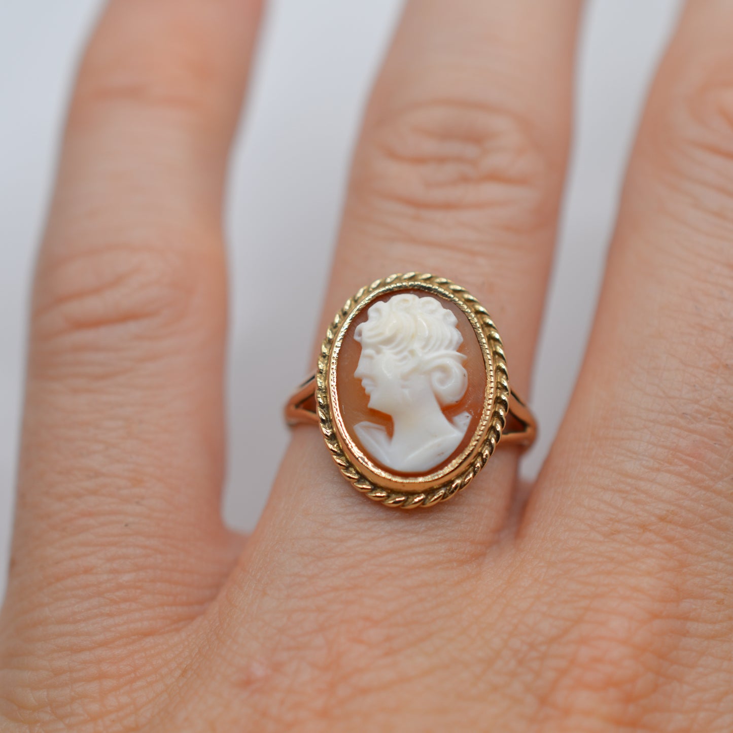 1980s 9ct Gold Large Cameo Ring with Rope-Twist Border