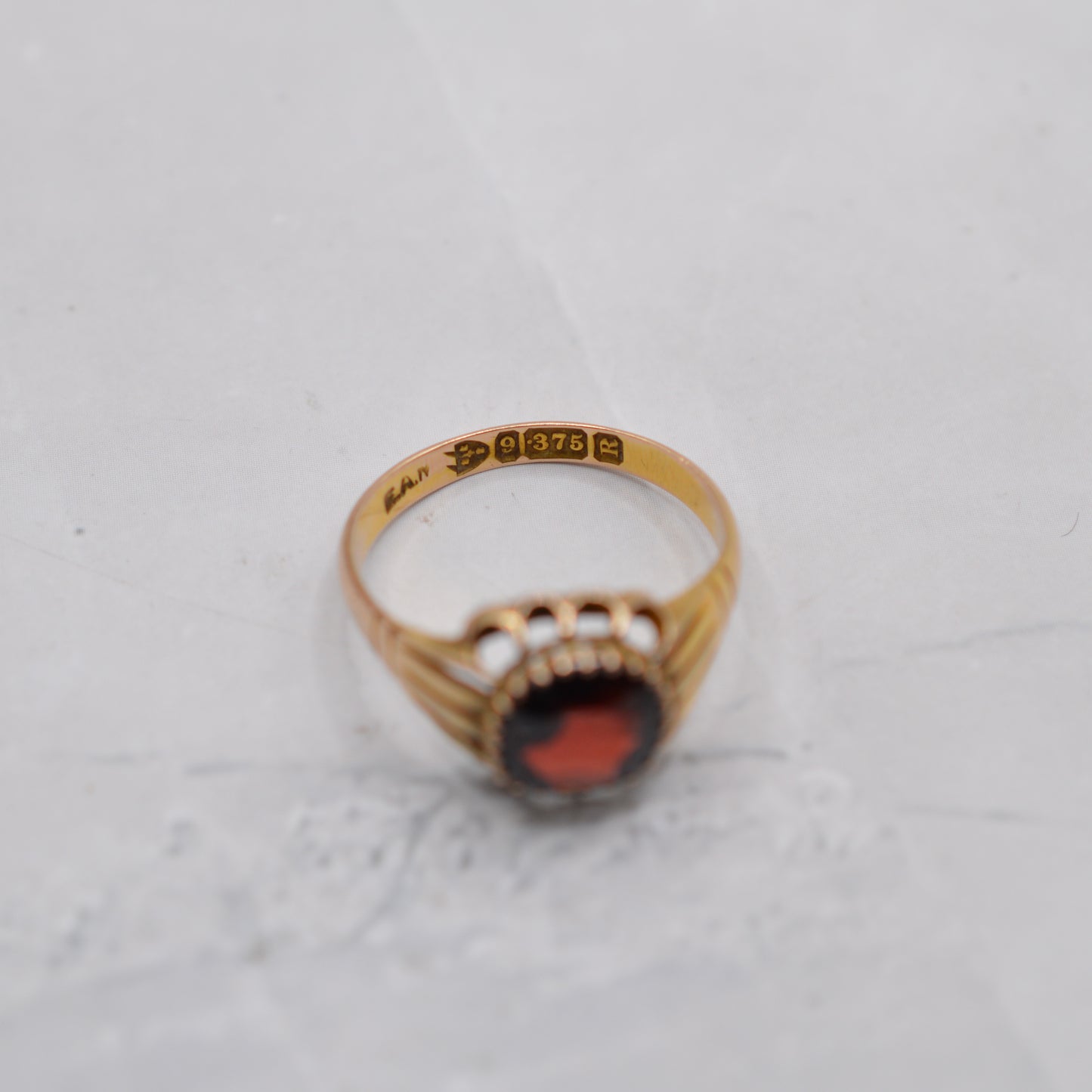 Victorian Antique 9ct Gold Garnet Solitaire Ring
