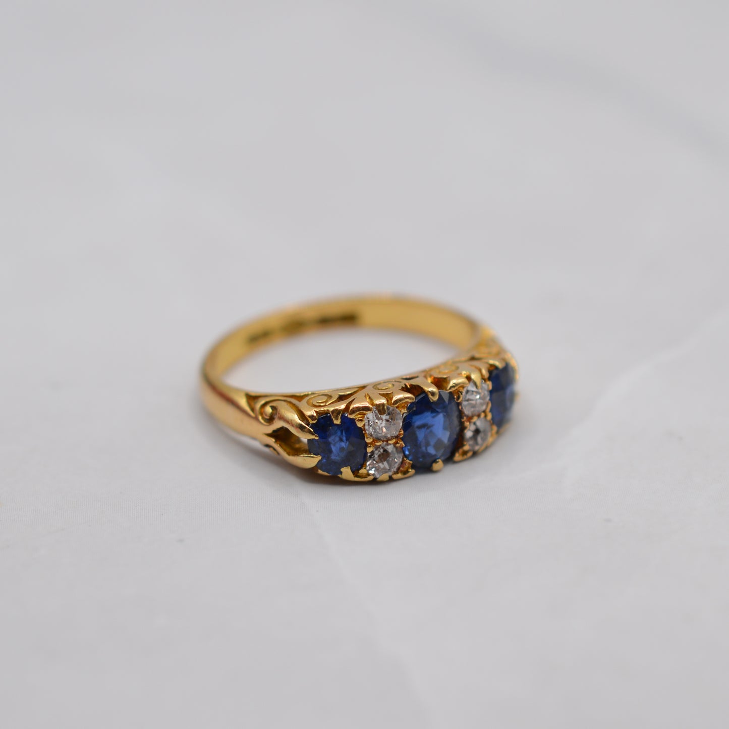 Antique Victorian 18ct Gold Sapphire & Diamond Ring
