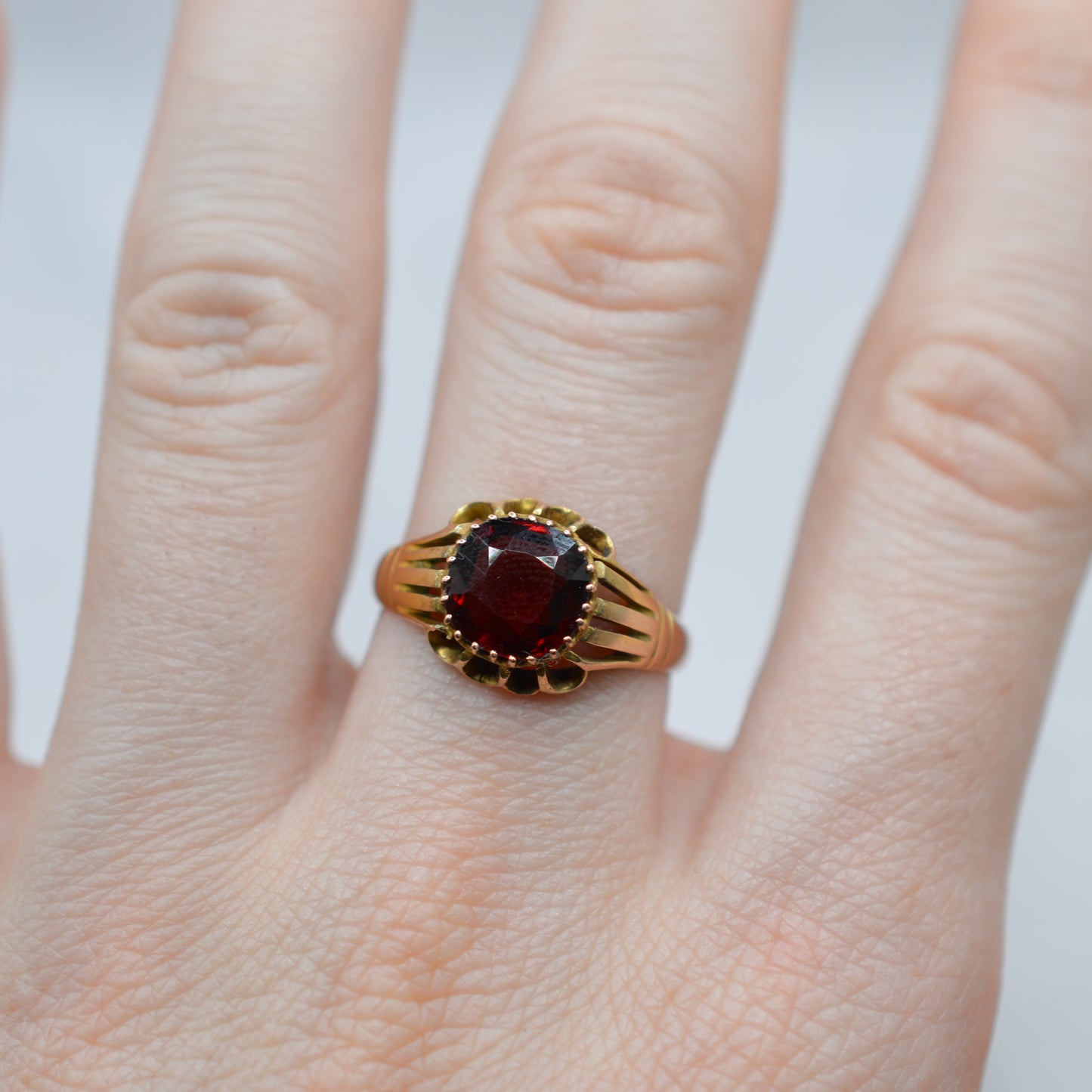 Victorian Antique 9ct Gold Garnet Solitaire Ring