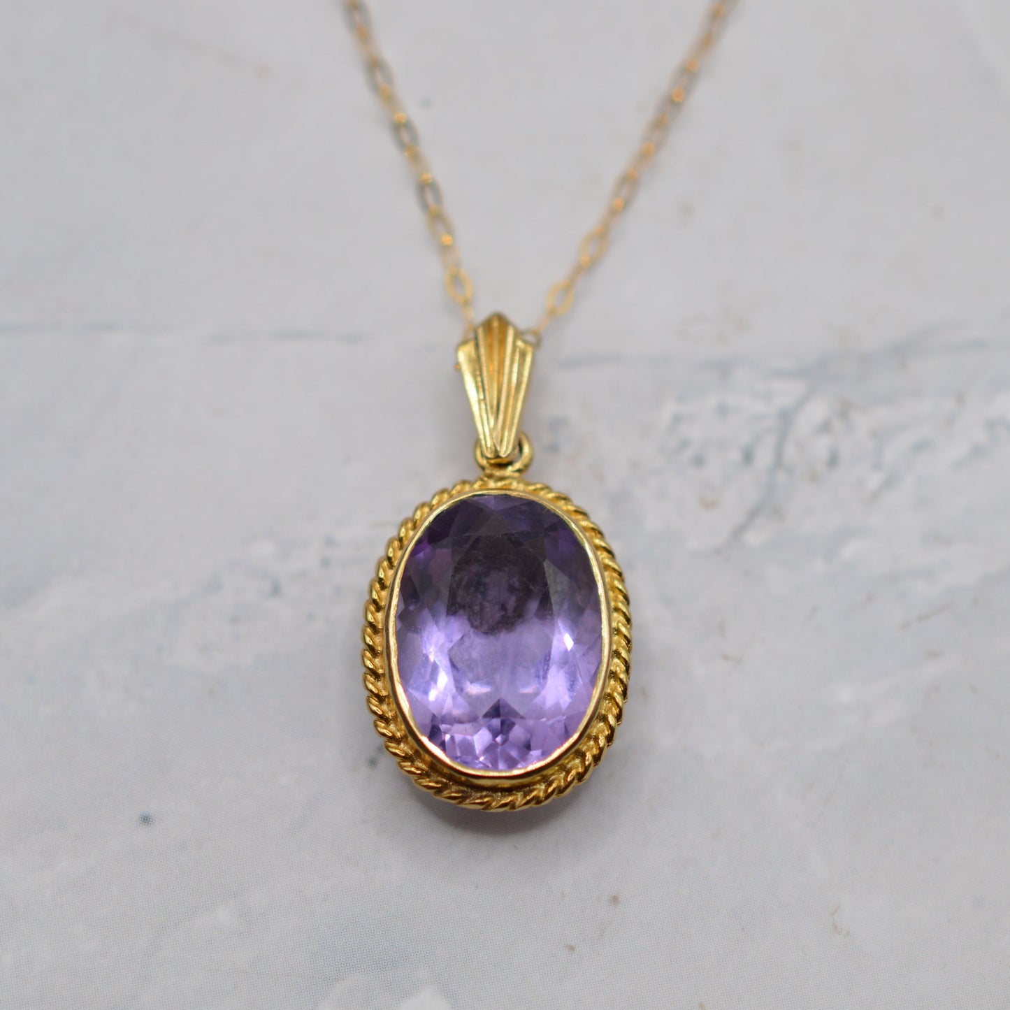 9ct Gold 4.34ct Amethyst Pendant Necklace (16")