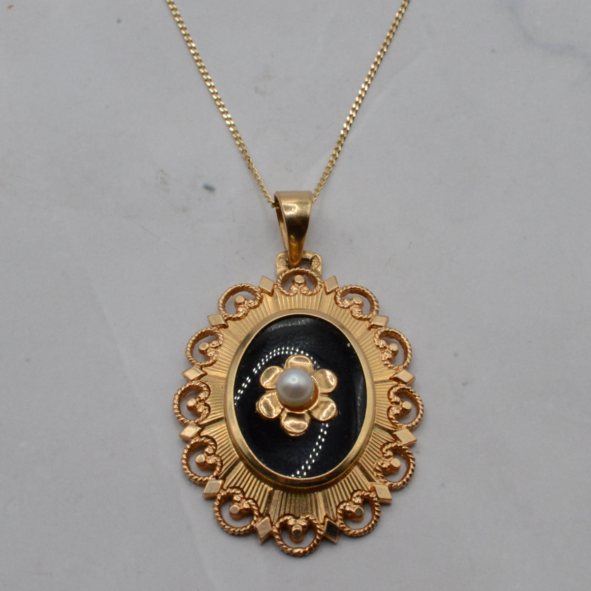Large Mid-Century French 18ct Gold Vintage Onyx & Pearl Pendant Necklace (16”)