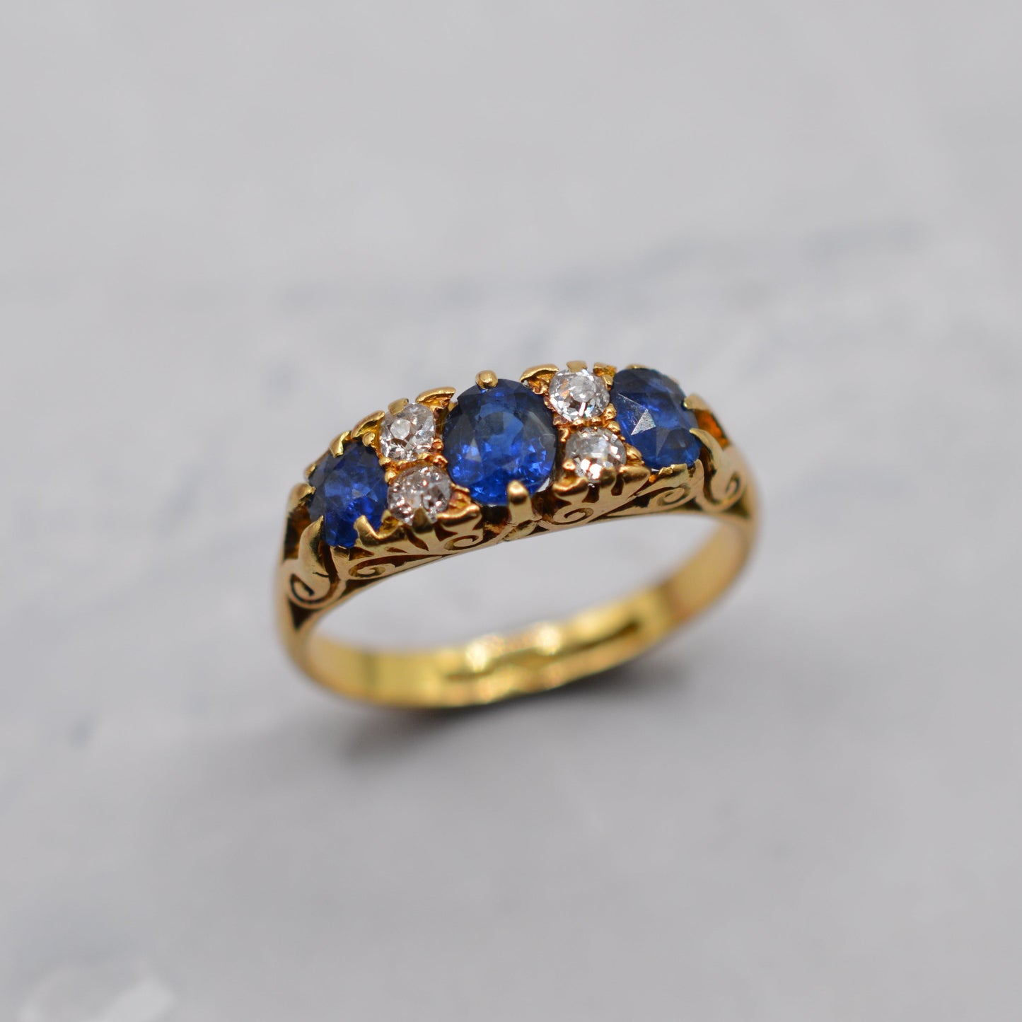 Antique Victorian 18ct Gold Sapphire & Diamond Ring
