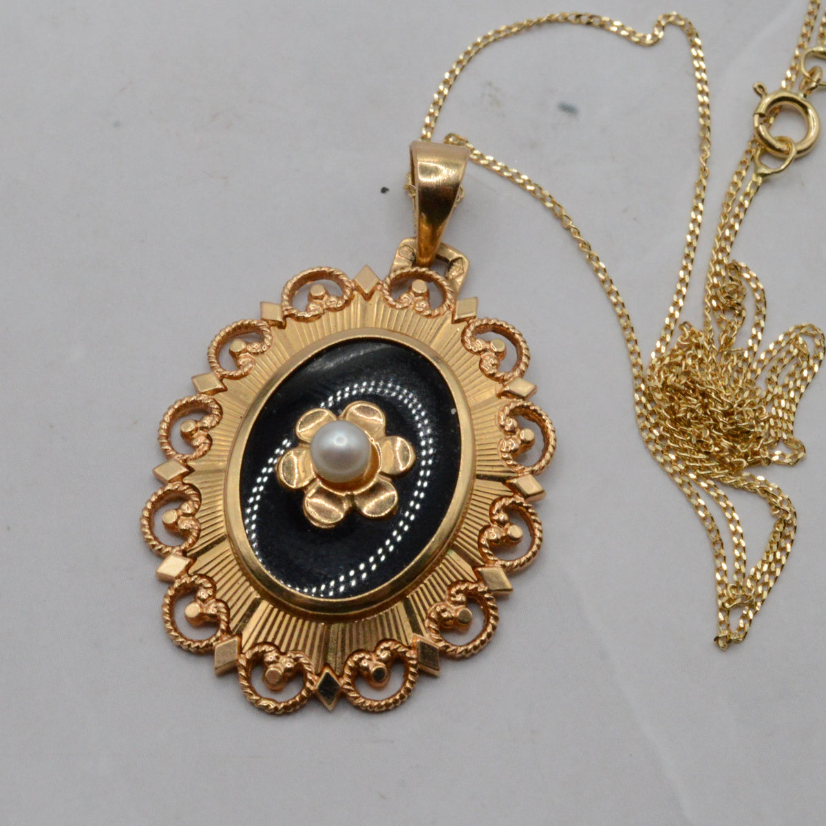 Large Mid-Century French 18ct Gold Vintage Onyx & Pearl Pendant Necklace (16”)