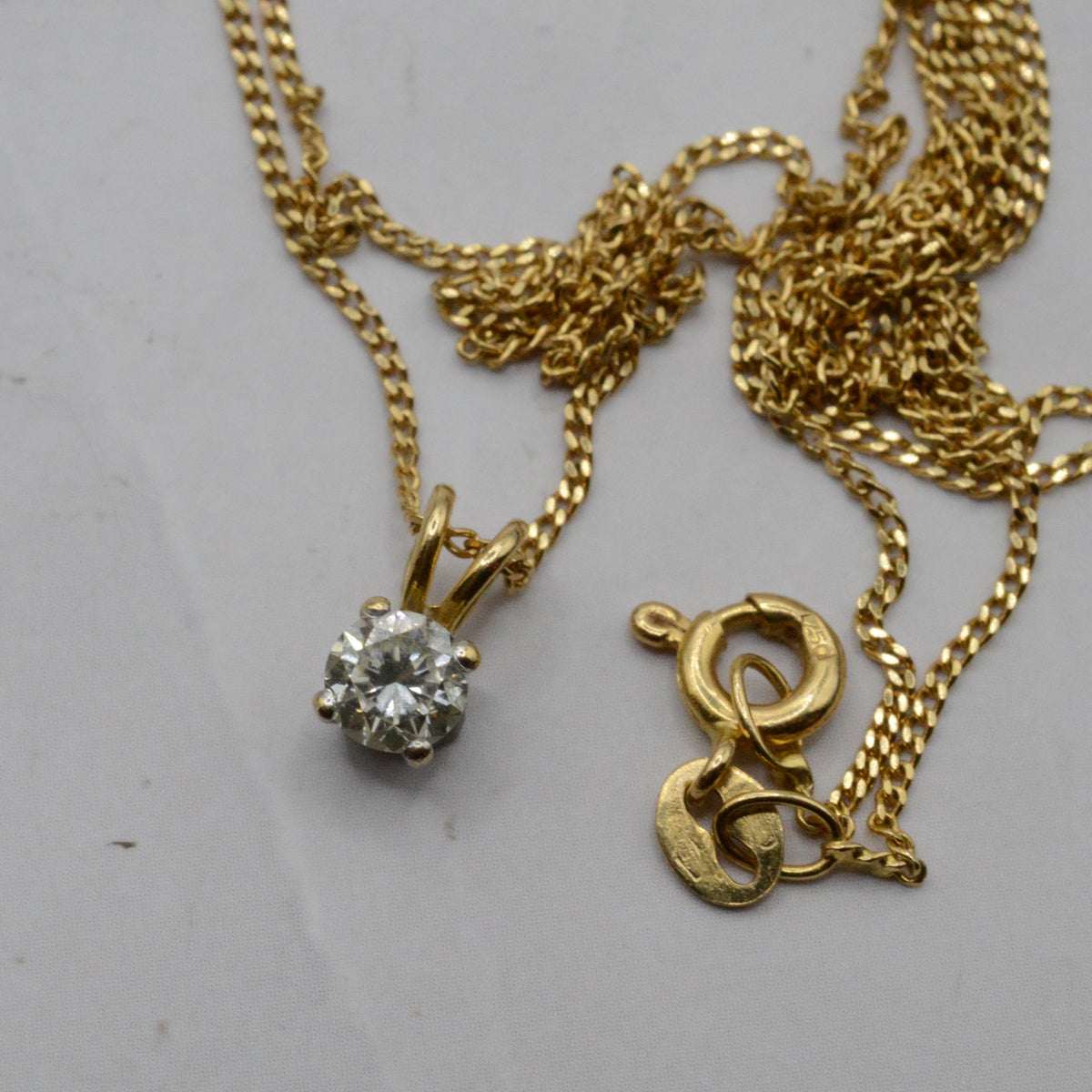 1990s 18ct Gold Diamond Pendant Necklace
