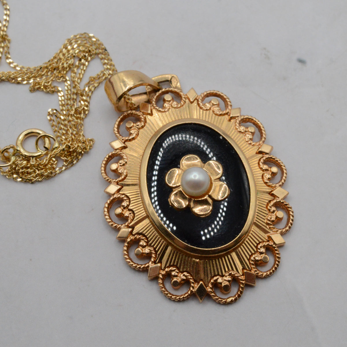 Large Mid-Century French 18ct Gold Vintage Onyx & Pearl Pendant Necklace (16”)